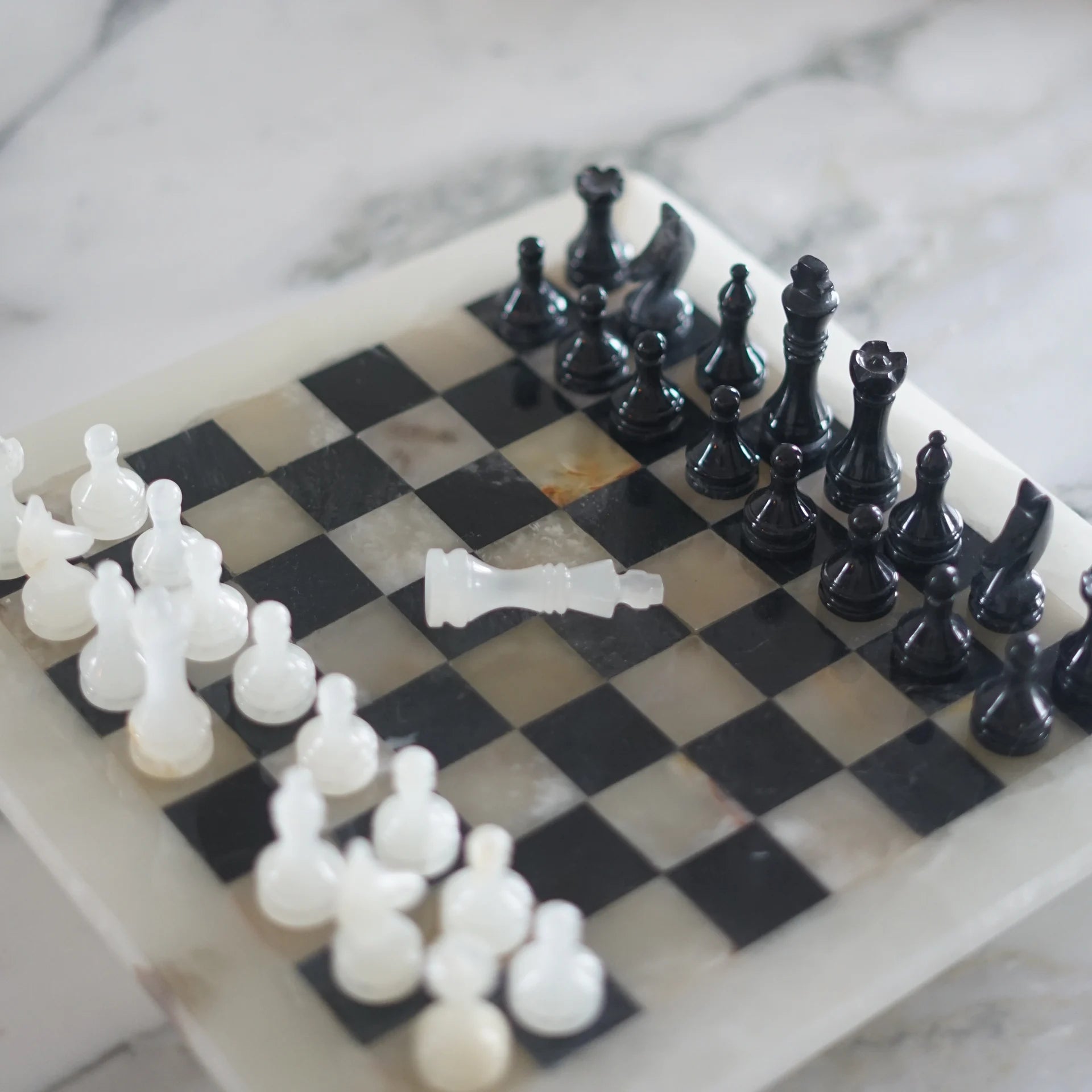 Marmeren schaakspel black & white