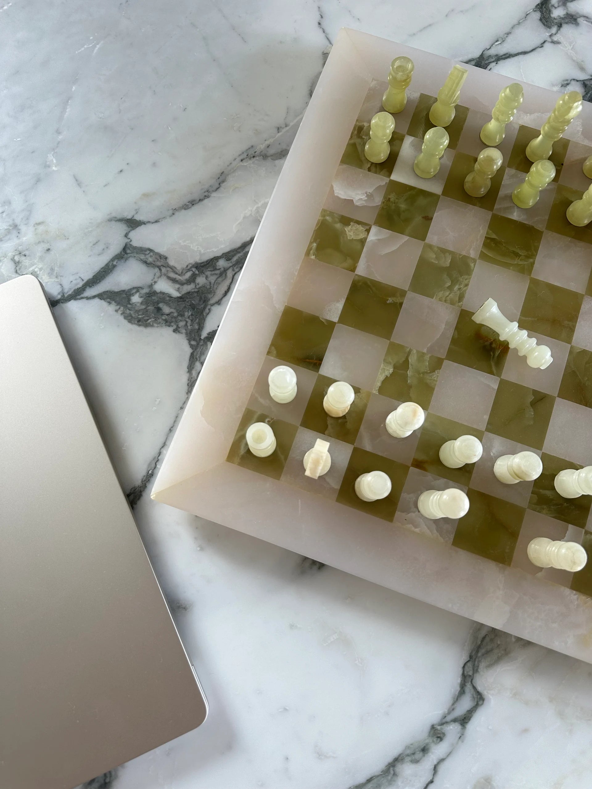 Crème gemêleerd onyx marmeren schaakspel