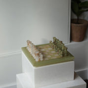 Prachtig groen-crème marmeren schaakspel